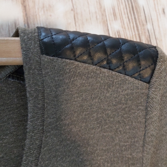 Twik tunic kaki green with pleather shoulder detail - Picture 3 of 5